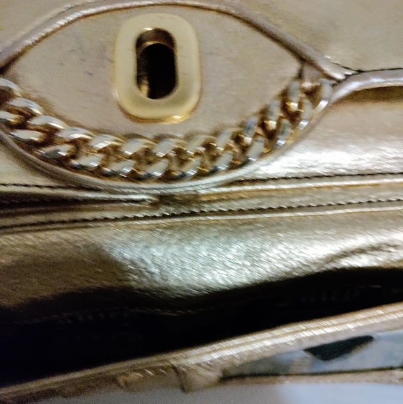 Juicy Couture Wallet Clutch Billfold Gold Leather Turn Lock Chain Detail  Y2k - Picture 9 of 9